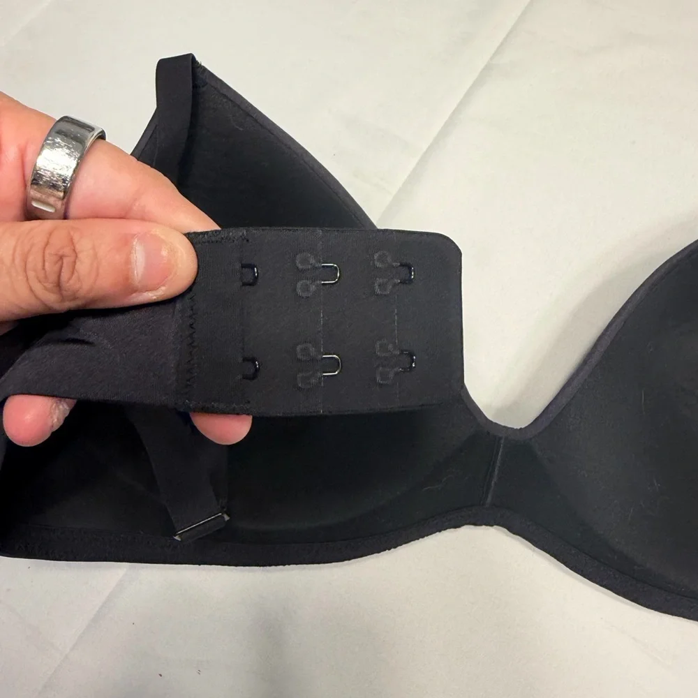 SKIMS Black Smooth Molded T-Shirt Bra - Picture 8 of 8